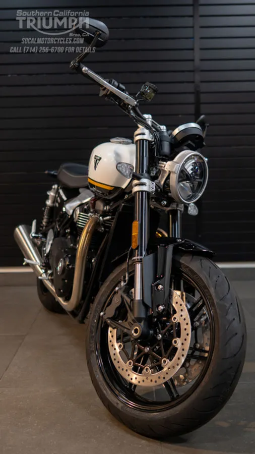 2026 Triumph Speed Twin 1200 in Crystal White / Sapphire Black, photo 7 of 11