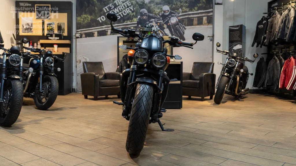 2026 Triumph Rocket 3 Storm R in Satin Baja Orange / Matte Sapphire Black, photo 4 of 8