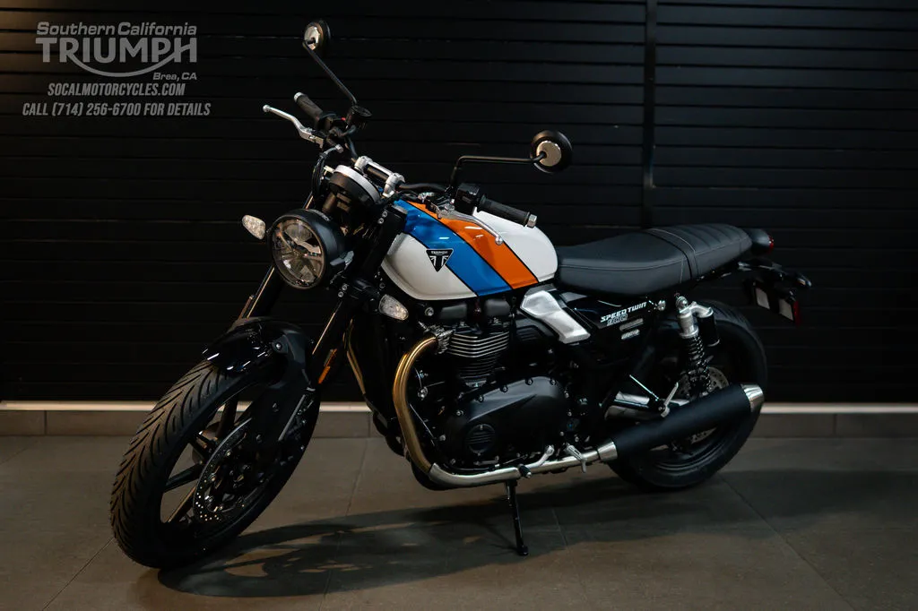 2026 Triumph Speed Twin 900 in Pure White / Maui Blue / Tangerine Orange, photo 7 of 10