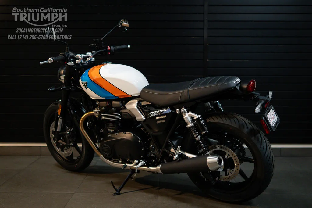2026 Triumph Speed Twin 900 in Pure White / Maui Blue / Tangerine Orange, photo 9 of 10