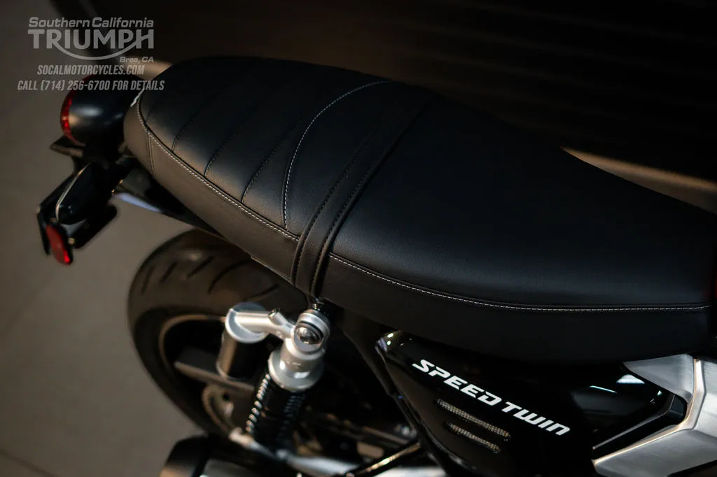 2026 Triumph Speed Twin 1200 in Carnival Red / Sapphire Black, photo 4 of 10
