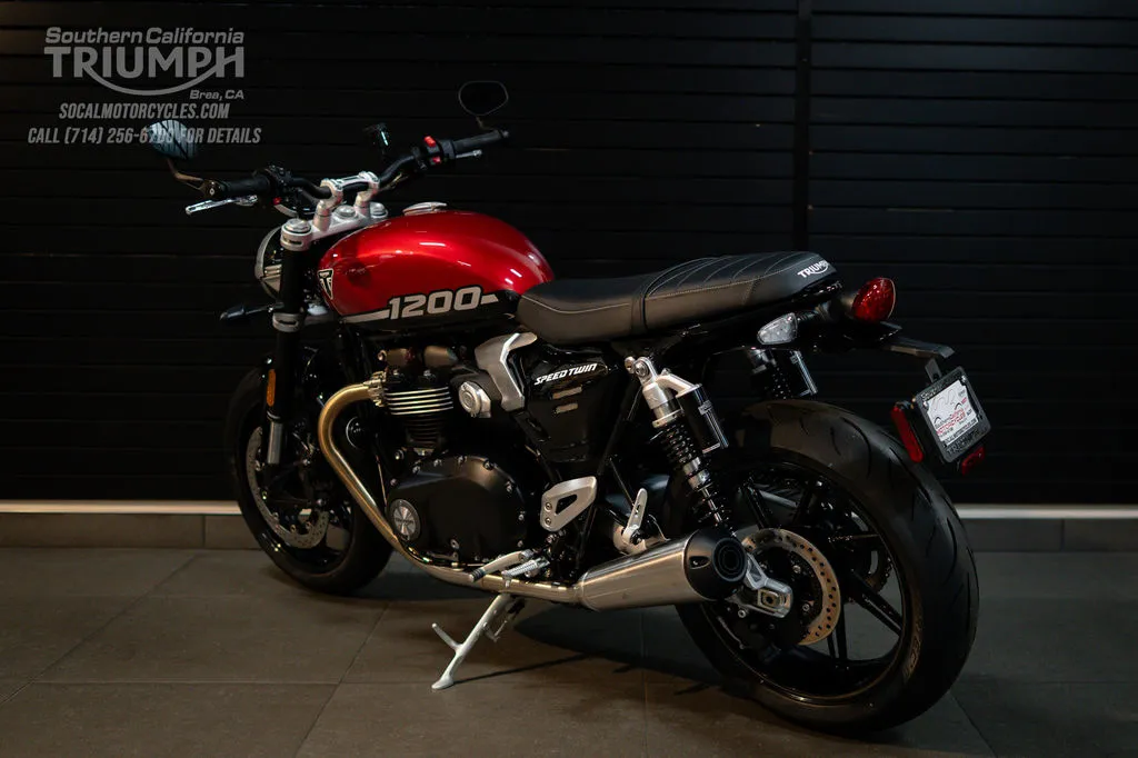 2026 Triumph Speed Twin 1200 in Carnival Red / Sapphire Black, photo 9 of 10
