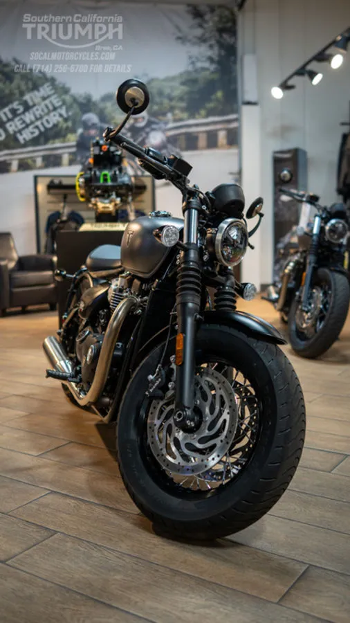 2026 Triumph Bonneville Bobber in Satin Mineral Grey / Satin Sapphire Black, photo 6 of 10