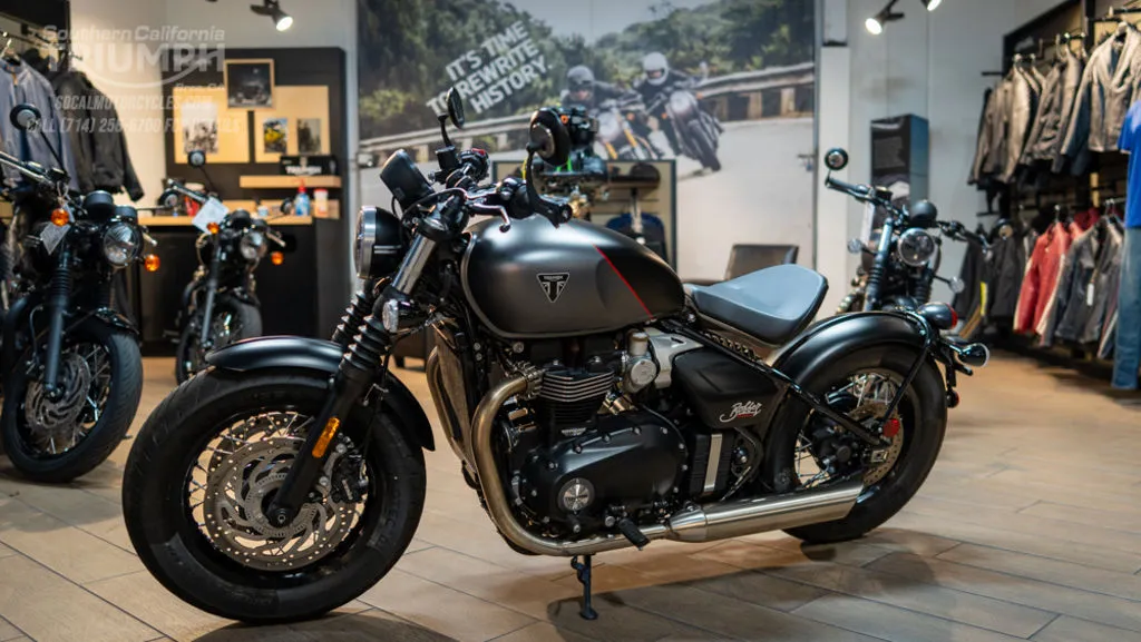 2026 Triumph Bonneville Bobber in Satin Mineral Grey / Satin Sapphire Black, photo 7 of 10