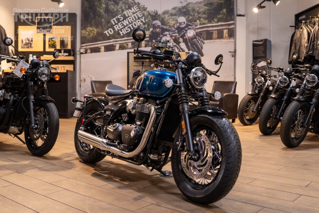 2026 Triumph Bonneville Bobber in Interstellar Blue / Sapphire Black, photo 3 of 9