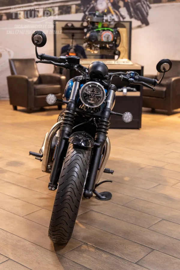2026 Triumph Bonneville Bobber in Interstellar Blue / Sapphire Black, photo 4 of 9