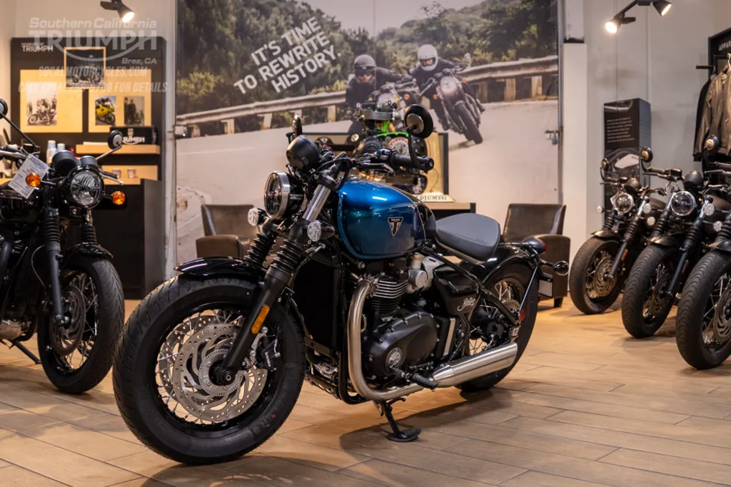 2026 Triumph Bonneville Bobber in Interstellar Blue / Sapphire Black, photo 5 of 9