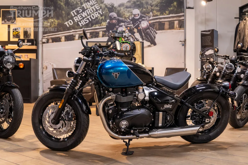 2026 Triumph Bonneville Bobber in Interstellar Blue / Sapphire Black, photo 6 of 9
