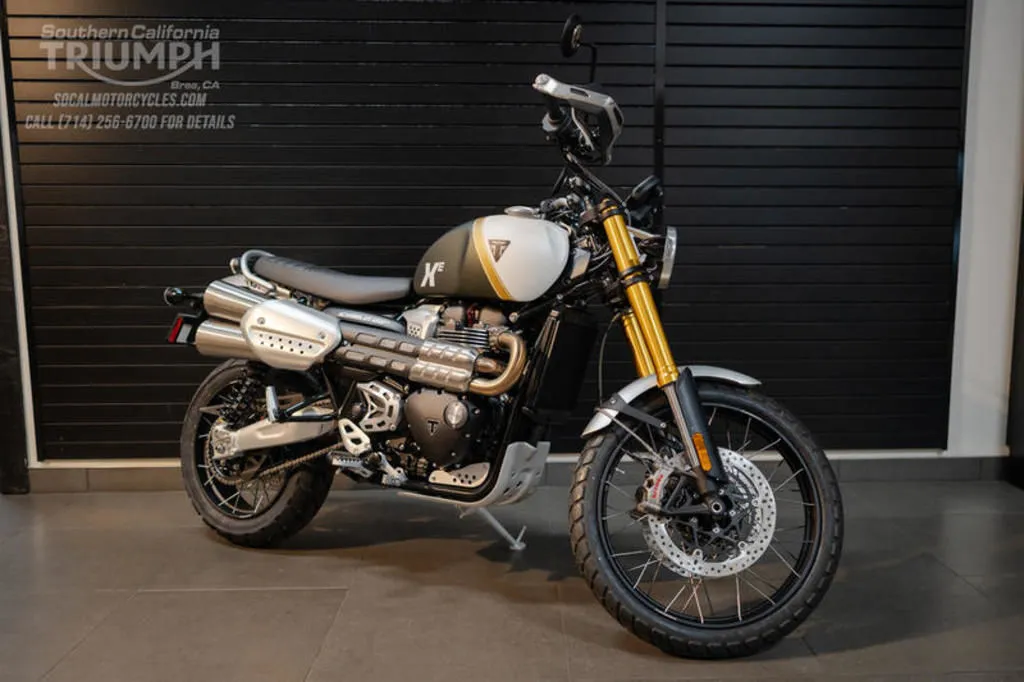 2026 Triumph Scrambler 1200 XE in Matte Khaki Green / Matte Crystal White, photo 5 of 10