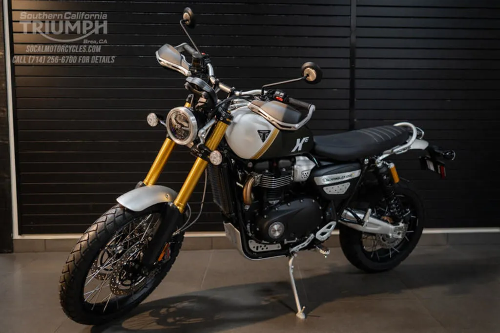 2026 Triumph Scrambler 1200 XE in Matte Khaki Green / Matte Crystal White, photo 7 of 10