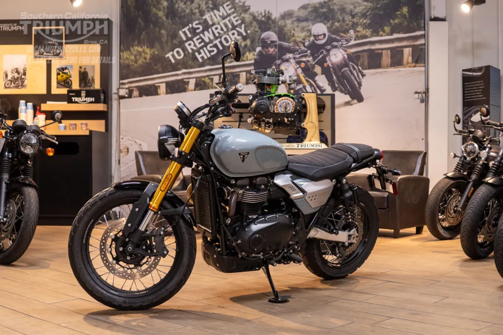 2026 Triumph Scrambler 900 in Urban Grey, photo 5 of 9