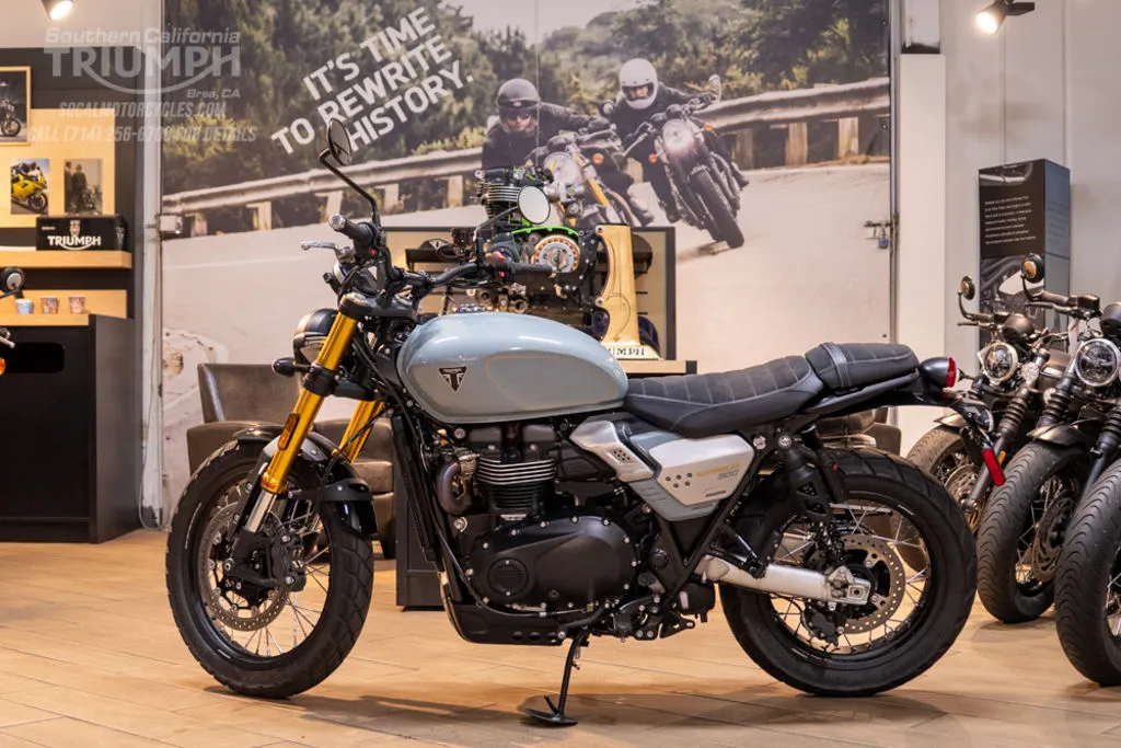 2026 Triumph Scrambler 900 in Urban Grey, photo 6 of 9