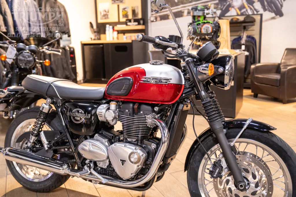 2026 Triumph Bonneville T120 in Aluminum Silver / Cranberry Red, photo 2 of 8