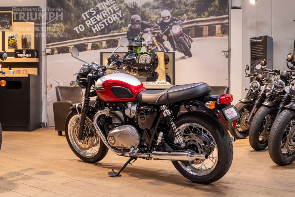 2026 Triumph Bonneville T120 in Aluminum Silver / Cranberry Red, photo 7 of 8