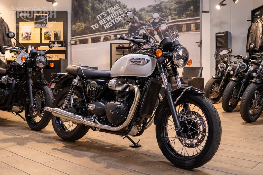 2026 Triumph Bonneville T100 in Snowdonia White / Sapphire Black, photo 3 of 9