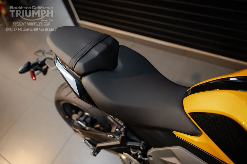 2026 Triumph Daytona 660 in Cosmic Yellow / Sapphire Black, photo 3 of 9