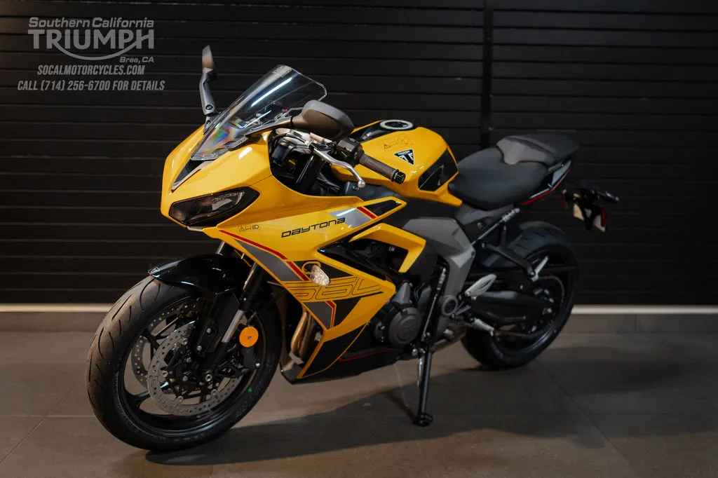 2026 Triumph Daytona 660 in Cosmic Yellow / Sapphire Black, photo 6 of 9