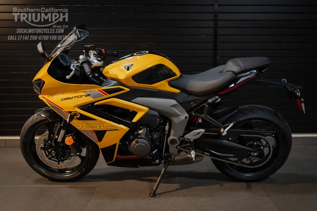2026 Triumph Daytona 660 in Cosmic Yellow / Sapphire Black, photo 7 of 9