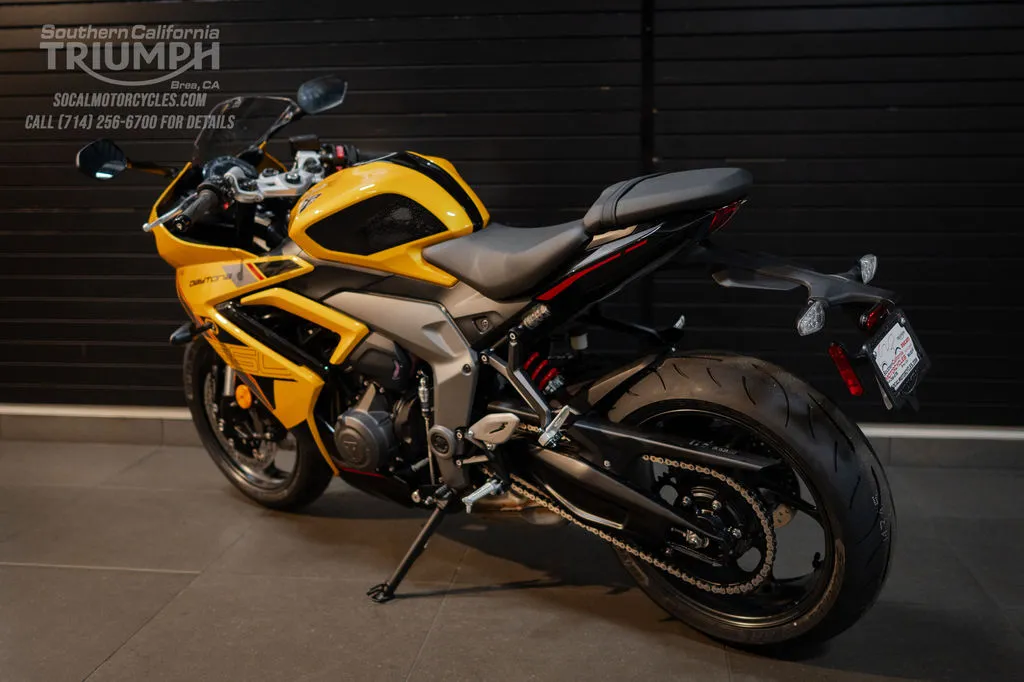 2026 Triumph Daytona 660 in Cosmic Yellow / Sapphire Black, photo 8 of 9