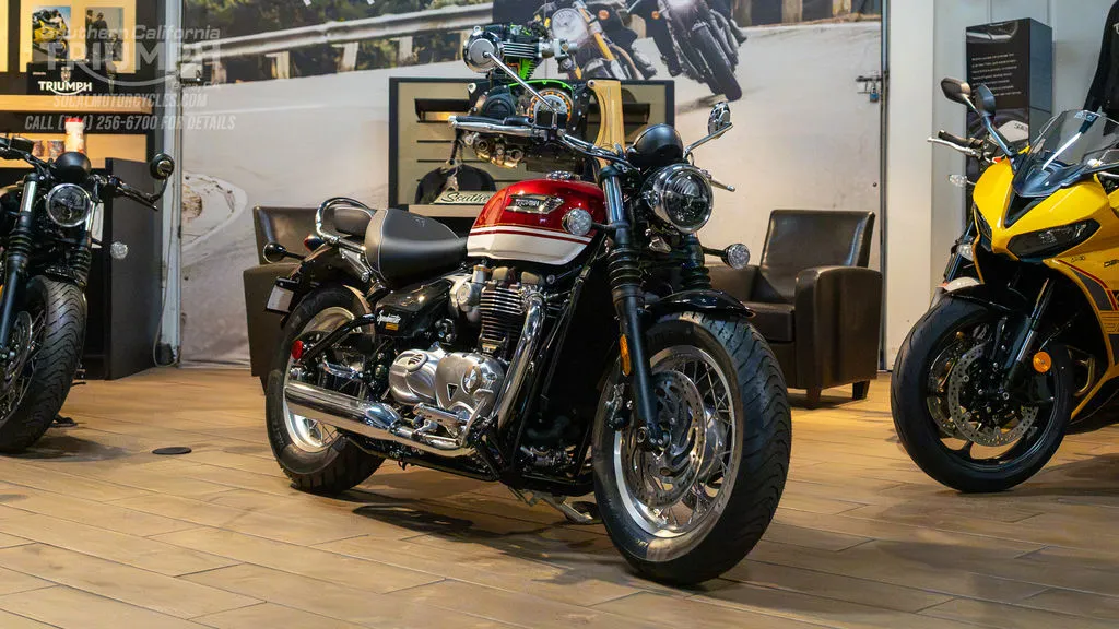 2026 Triumph Bonneville Speedmaster in Carnival Red / Crystal White, photo 3 of 8