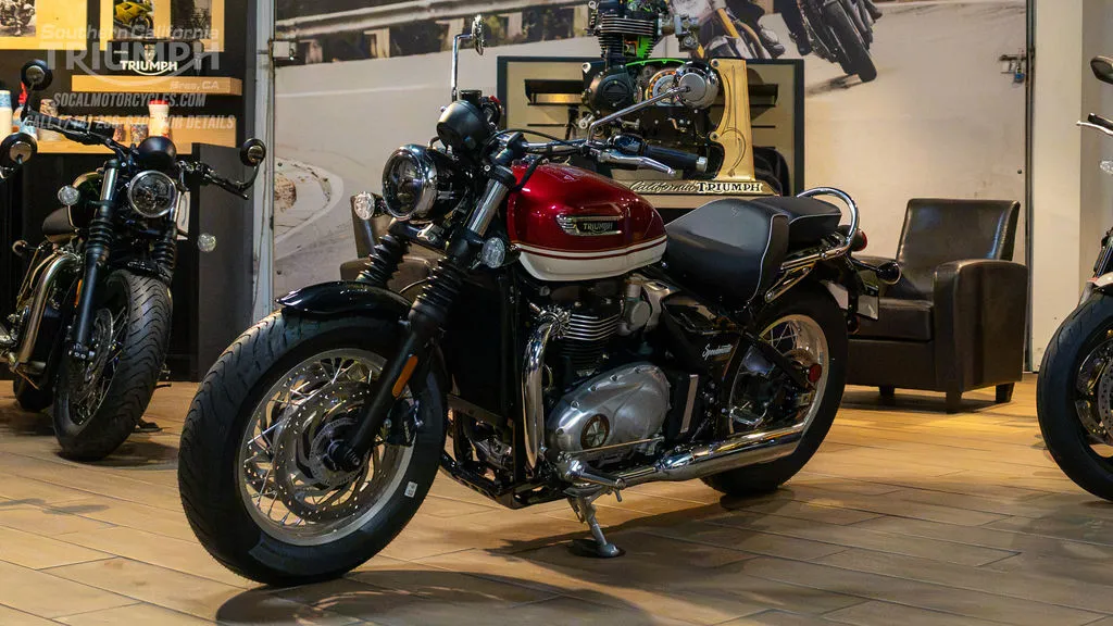 2026 Triumph Bonneville Speedmaster in Carnival Red / Crystal White, photo 5 of 8