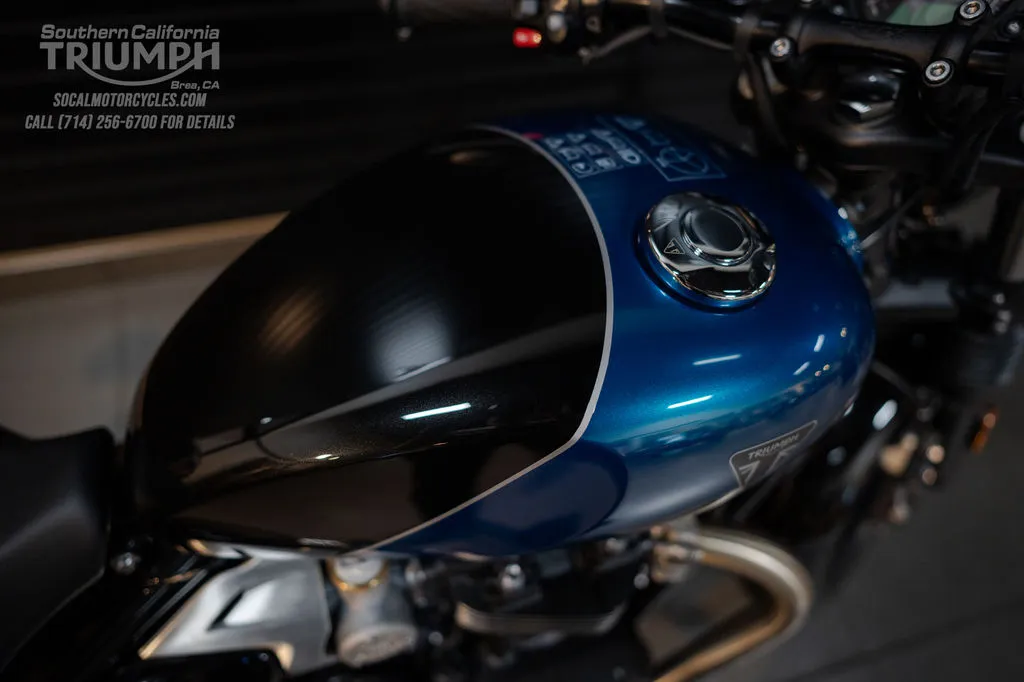 2026 Triumph Bonneville Bobber in Interstellar Blue / Sapphire Black, photo 2 of 9