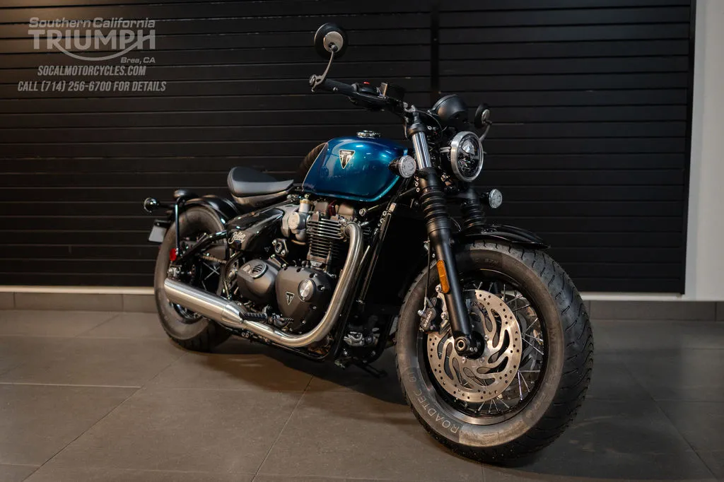 2026 Triumph Bonneville Bobber in Interstellar Blue / Sapphire Black, photo 4 of 9