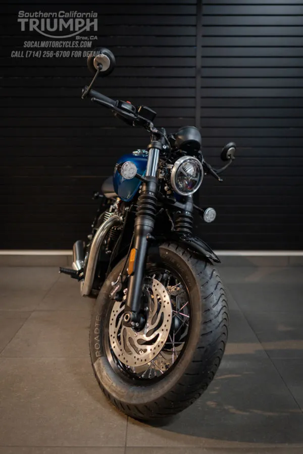 2026 Triumph Bonneville Bobber in Interstellar Blue / Sapphire Black, photo 5 of 9