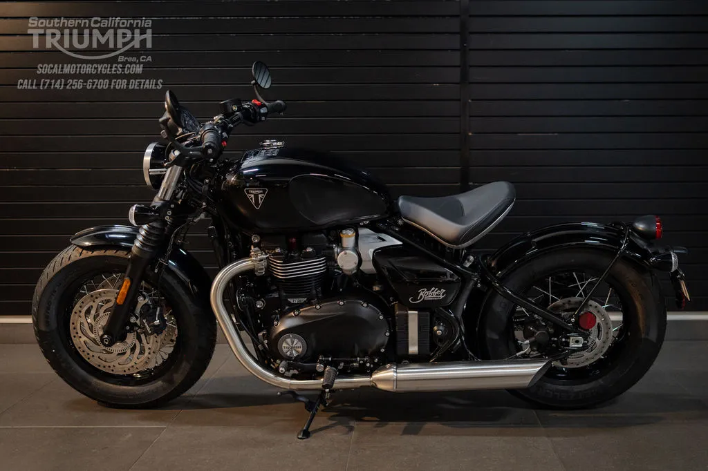 2026 Triumph Bonneville Bobber in Jet Black, photo 7 of 9