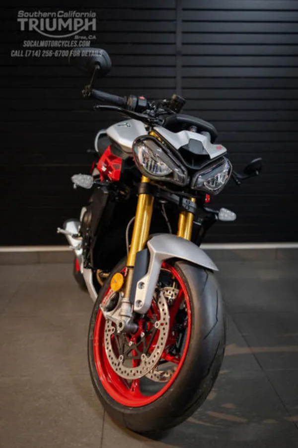2026 Triumph Street Triple 765 RX in Matte Aluminum, photo 5 of 9