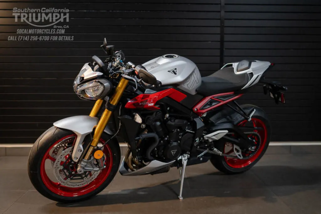 2026 Triumph Street Triple 765 RX in Matte Aluminum, photo 6 of 9