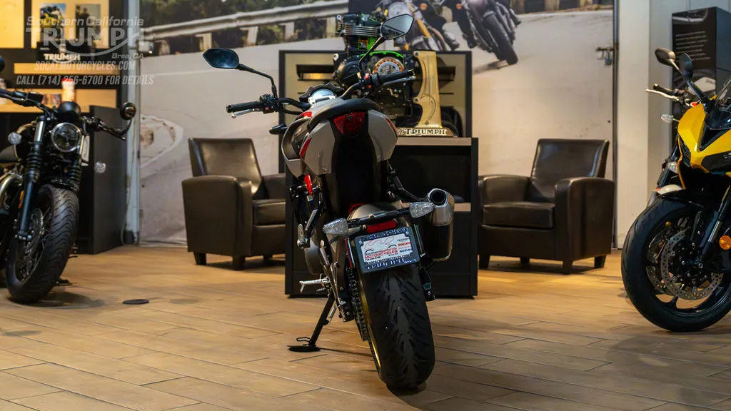 2026 Triumph Trident 800 in Ash Grey, photo 8 of 8