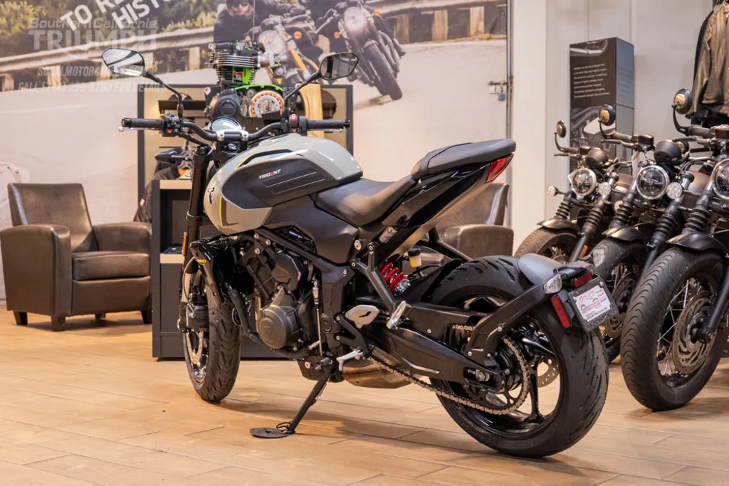 2026 Triumph Trident 660 in Stone Grey, photo 7 of 9