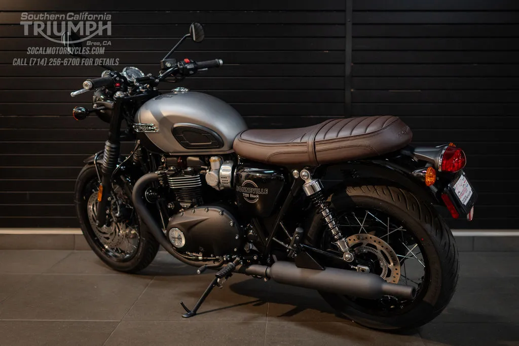 2026 Triumph Bonneville T120 Black in Matte Silver Ice / Matte Sapphire Black, photo 9 of 10