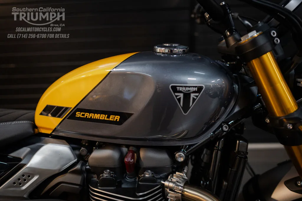 2026 Triumph Scrambler 900 in Mineral Grey / Cosmic Yellow, photo 2 of 10