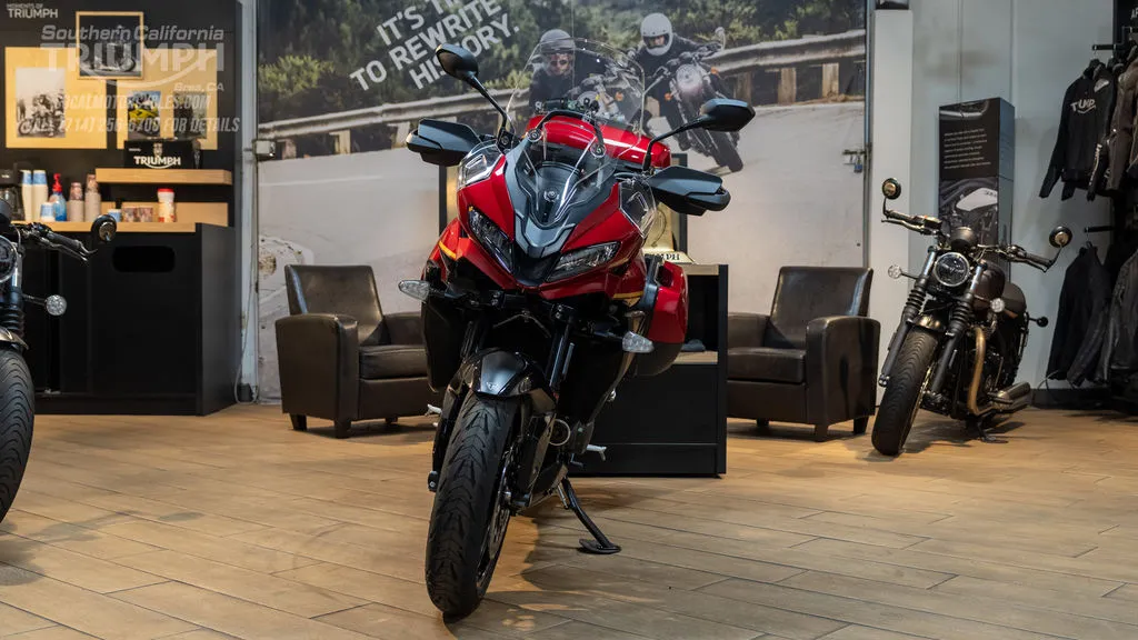 2026 Triumph Tiger Sport 800 Tour in Carnival Red, photo 4 of 8