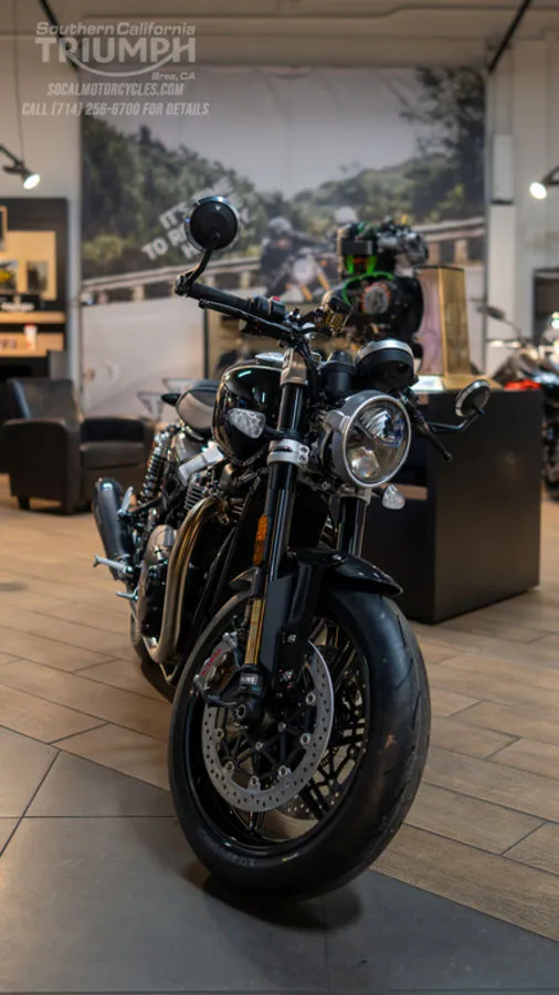 2027 Triumph Speed Twin 1200 TFC in Obsidian Gold, photo 7 of 12