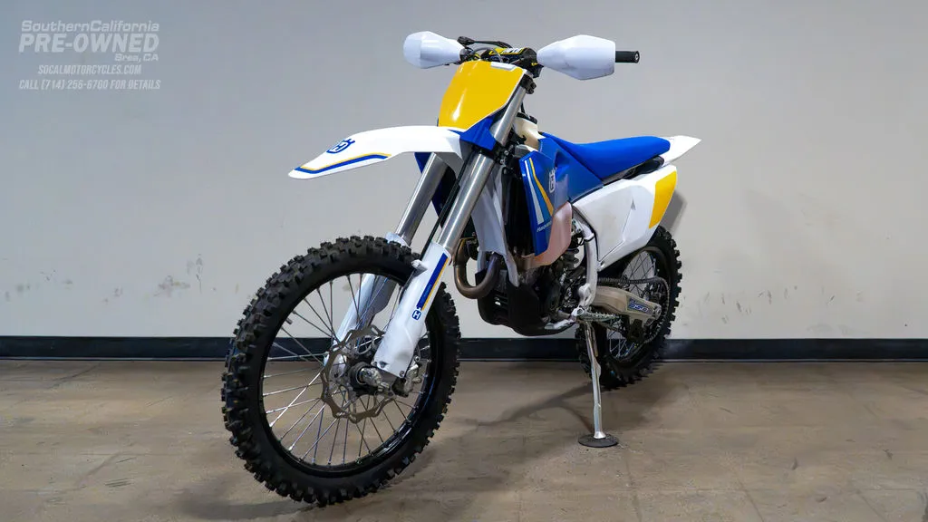 2025 Husqvarna FX 350 Heritage in Heritage Livery, photo 5 of 8