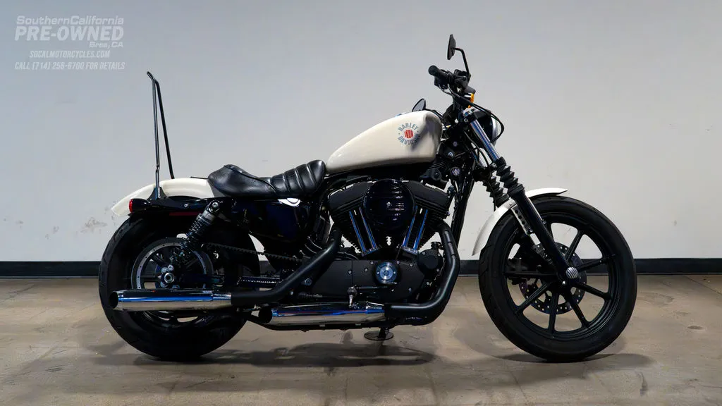 2022 Harley-Davidson Iron 883 in White Sand Pearl, photo 1 of 8