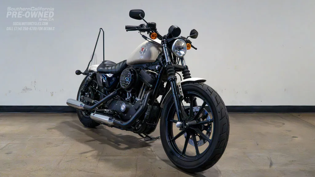 2022 Harley-Davidson Iron 883 in White Sand Pearl, photo 3 of 8