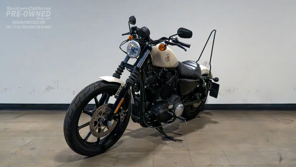 2022 Harley-Davidson Iron 883 in White Sand Pearl, photo 5 of 8