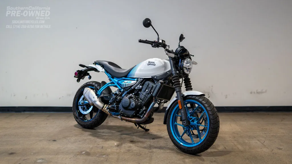 2026 Royal Enfield Guerrilla 450 in Brava Blue, photo 4 of 9