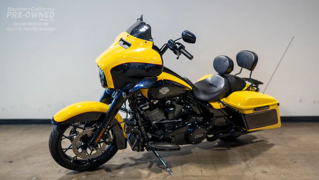 2023 Harley-Davidson Street Glide Special in Black/Yellow, photo 7 of 10