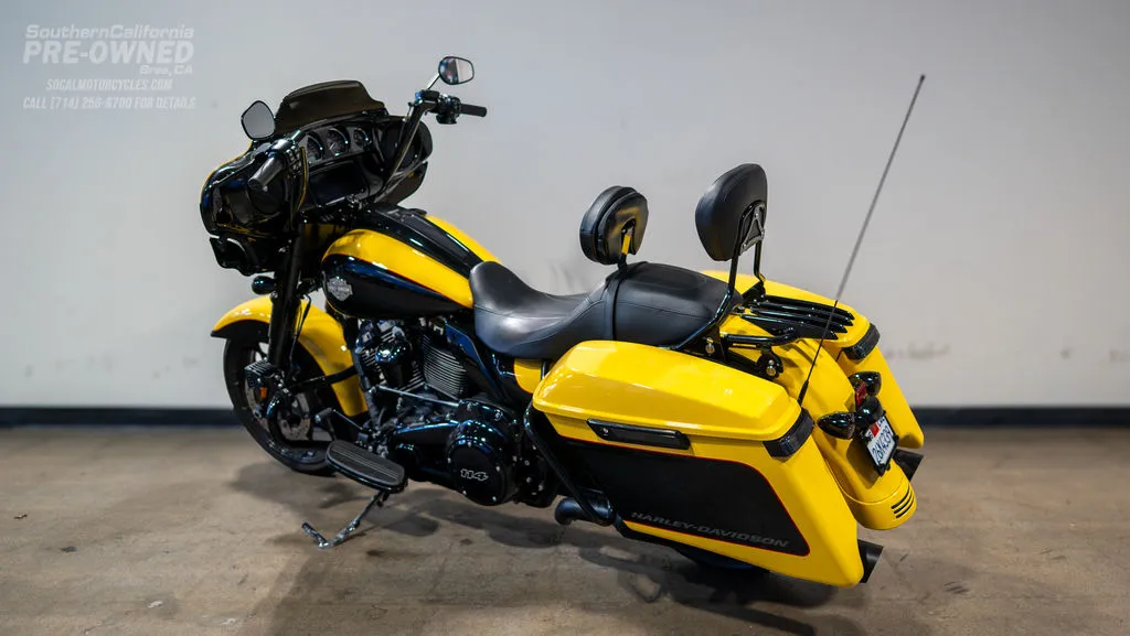 2023 Harley-Davidson Street Glide Special in Black/Yellow, photo 9 of 10