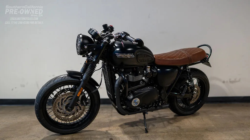 2024 Triumph Bonneville T120 in Stealth Black, photo 7 of 10