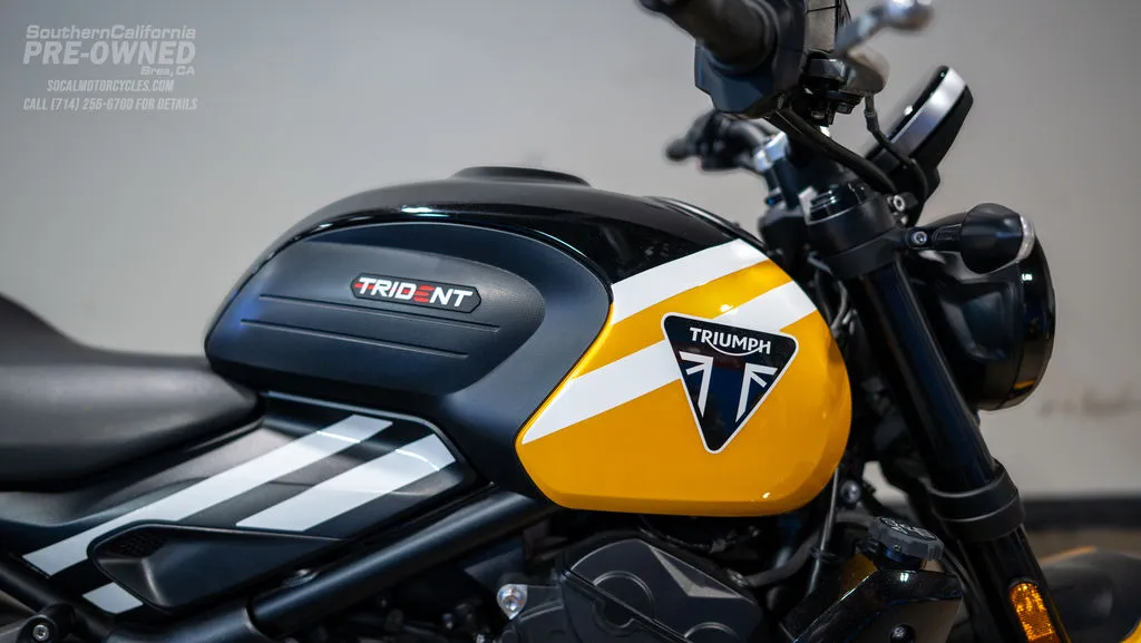 2025 Triumph Trident 660 in Cosmic Yellow / Sapphire Black, photo 2 of 10