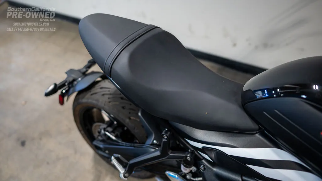 2025 Triumph Trident 660 in Cosmic Yellow / Sapphire Black, photo 4 of 10
