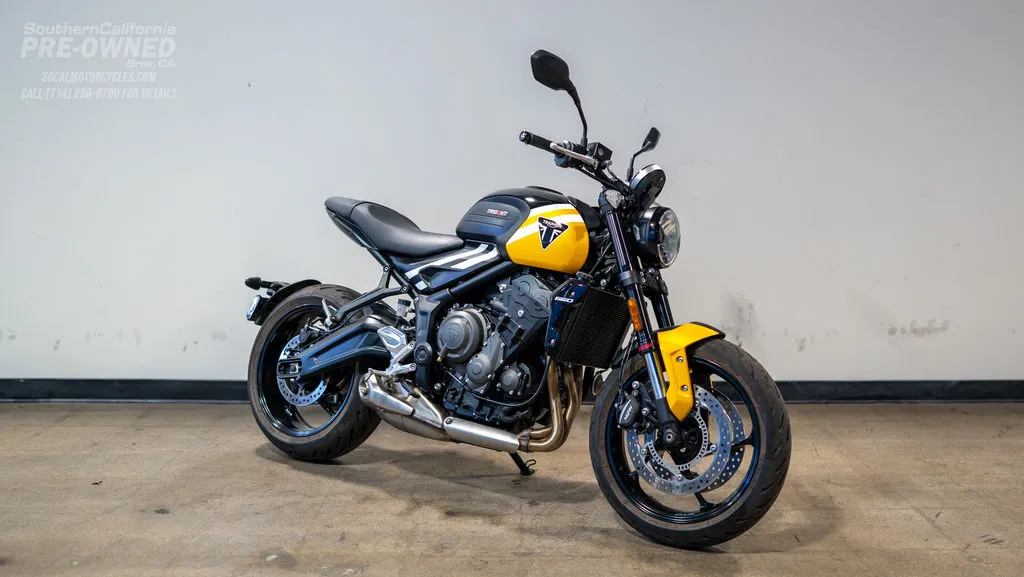 2025 Triumph Trident 660 in Cosmic Yellow / Sapphire Black, photo 5 of 10