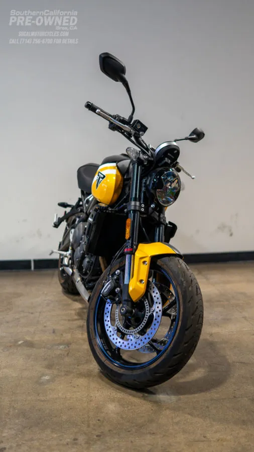 2025 Triumph Trident 660 in Cosmic Yellow / Sapphire Black, photo 6 of 10