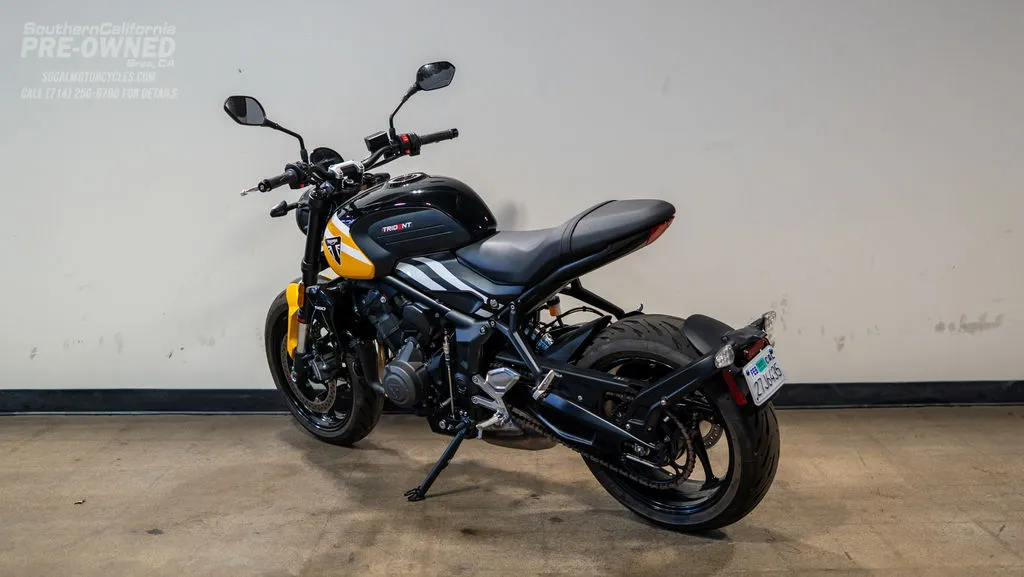 2025 Triumph Trident 660 in Cosmic Yellow / Sapphire Black, photo 9 of 10